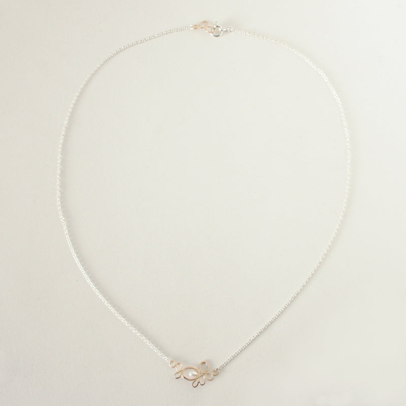 Blaadjes kettinkje, 14k roségoud en zilver met zoetwaterpareltje