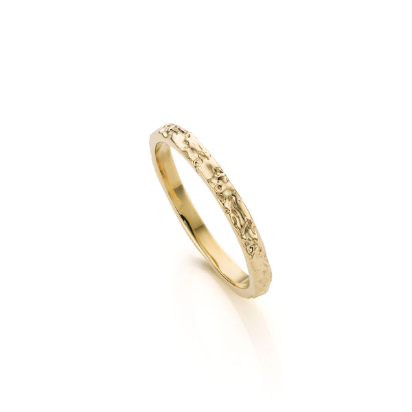 Structuur ring in 14 karaat goud