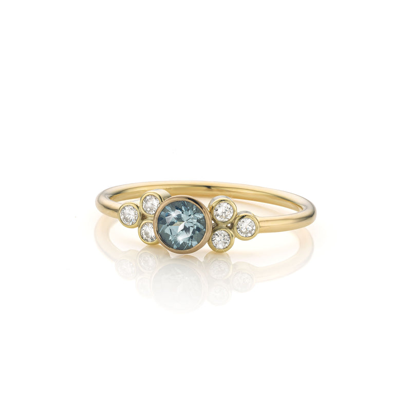 Fijne, elegante ring met grijs-achtige Spinel en diamantjes